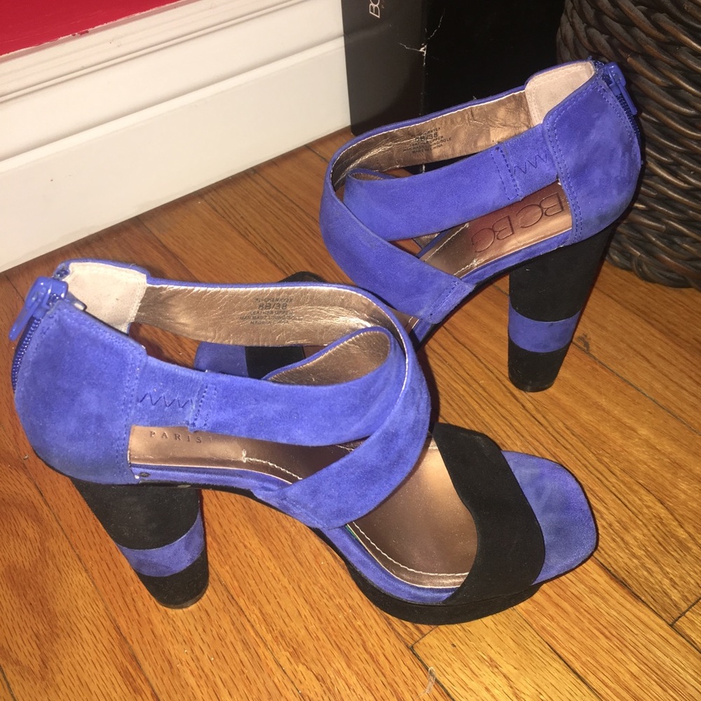 💙🖤BCBG Paris Suede Platform Sandals 🖤💙